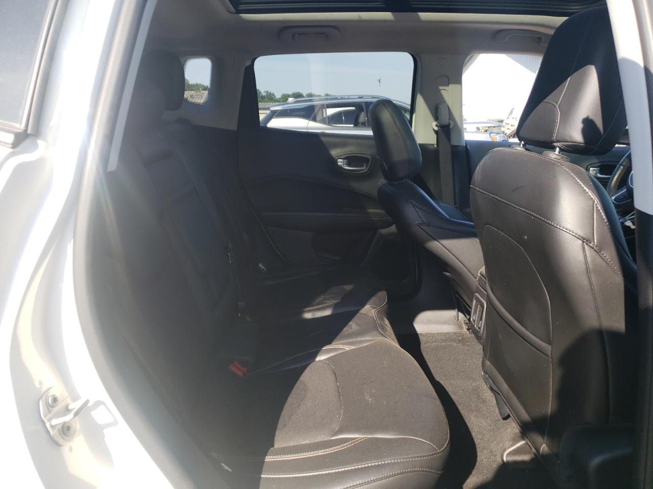 3C4NJDBBXJT192010 2018 Jeep Compass Latitude