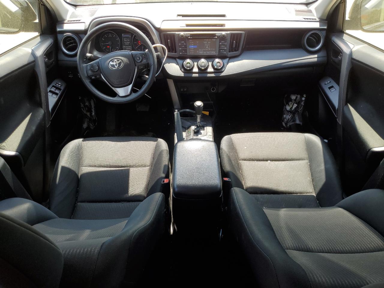 JTMBFREV7HJ710700 2017 Toyota Rav4 Le