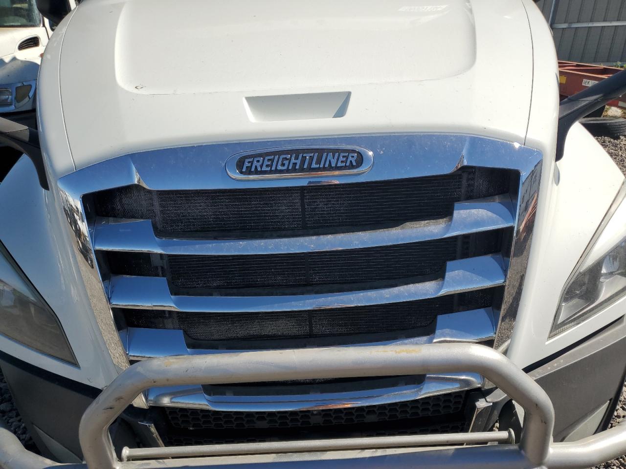 Lot #2977204178 2019 FREIGHTLINER CASCADIA 1