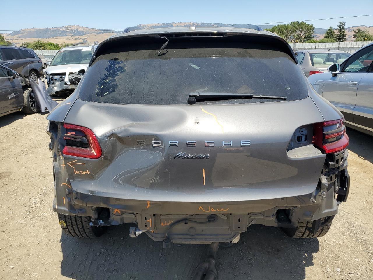 WP1AA2A50JLB19284 2018 Porsche Macan