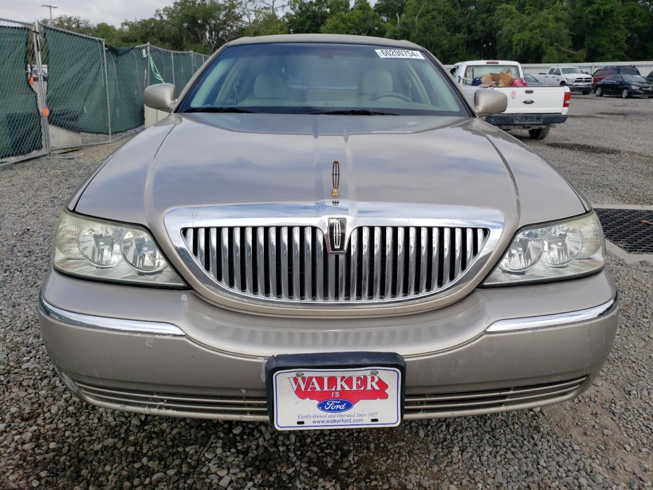 1LNHM81W43Y678552 2003 Lincoln Town Car Executive