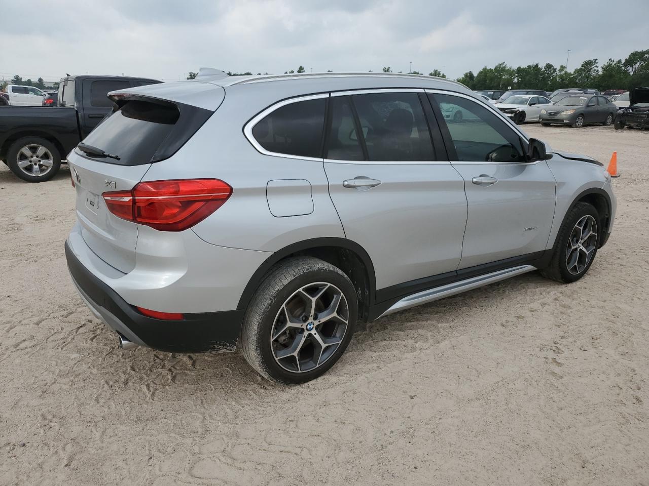 WBXHU7C36J5H42211 2018 BMW X1 Sdrive28I