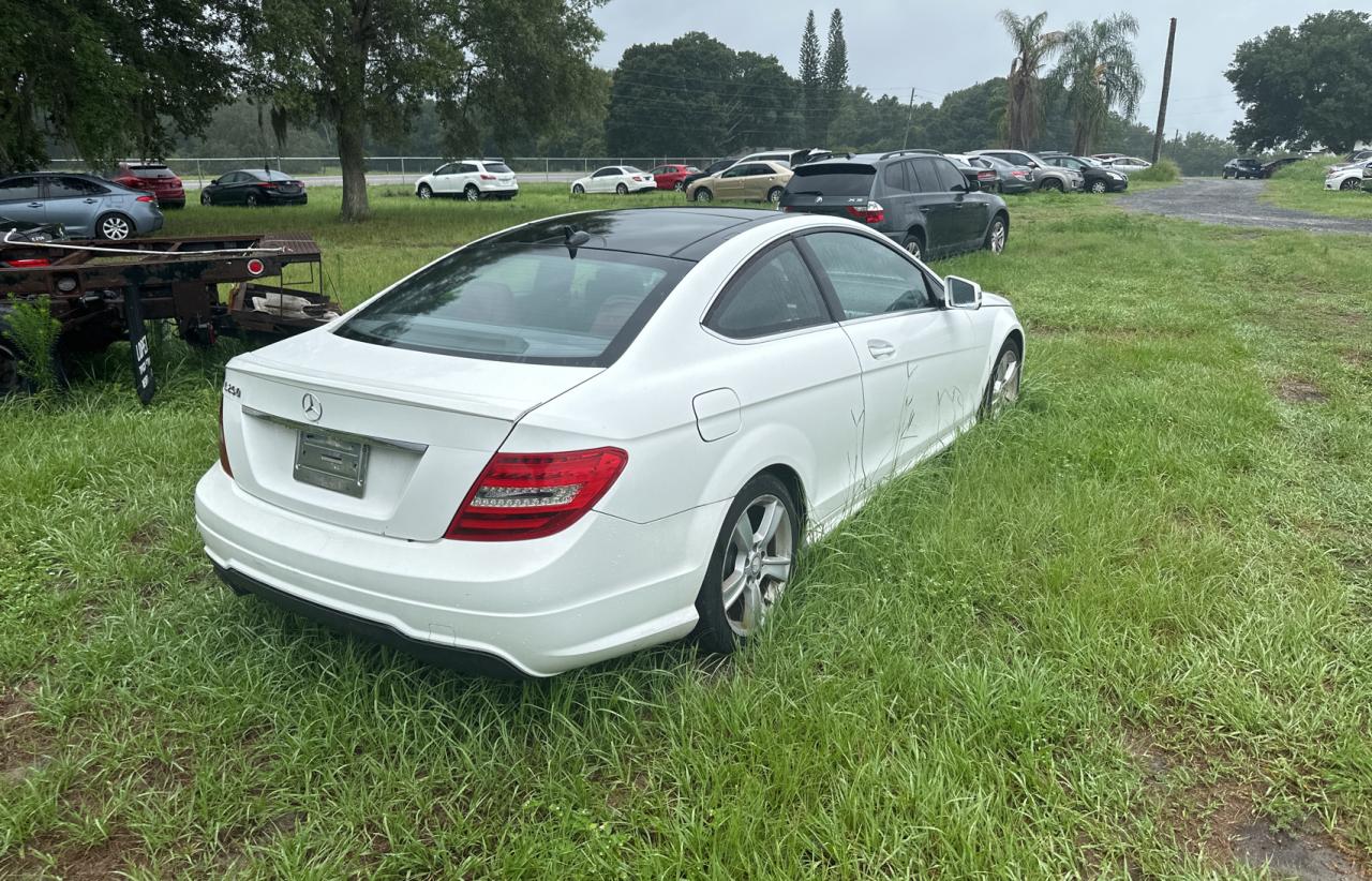 2014 Mercedes-Benz C 250 vin: WDDGJ4HB1EG286714