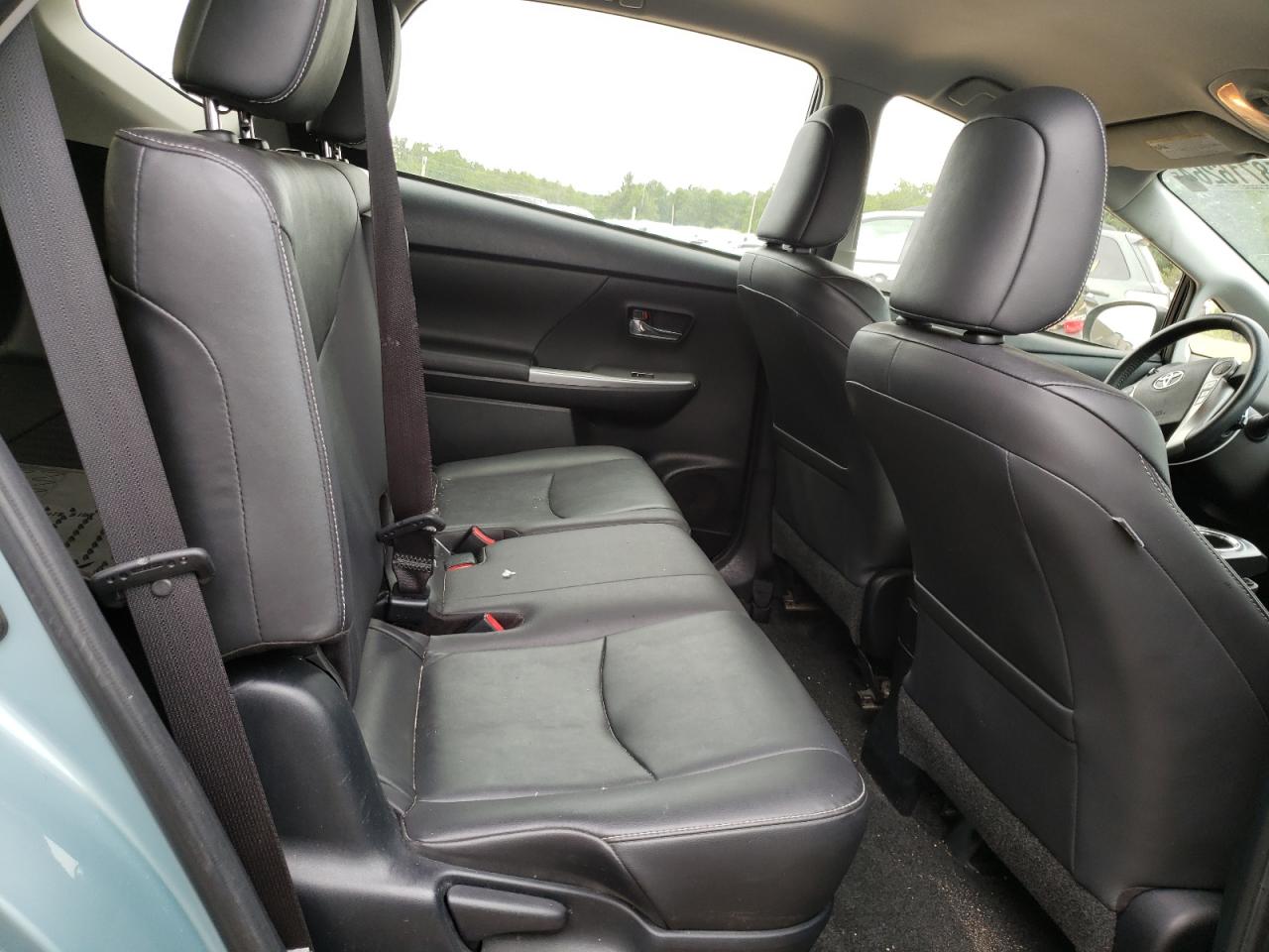 JTDZN3EU2GJ043877 2016 Toyota Prius V