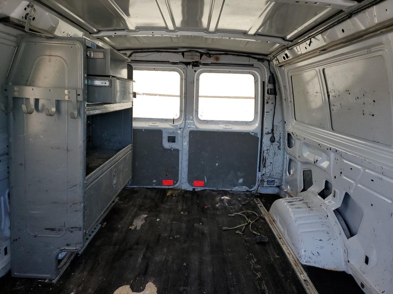 1FTNE24W09DA28601 2009 Ford Econoline E250 Van