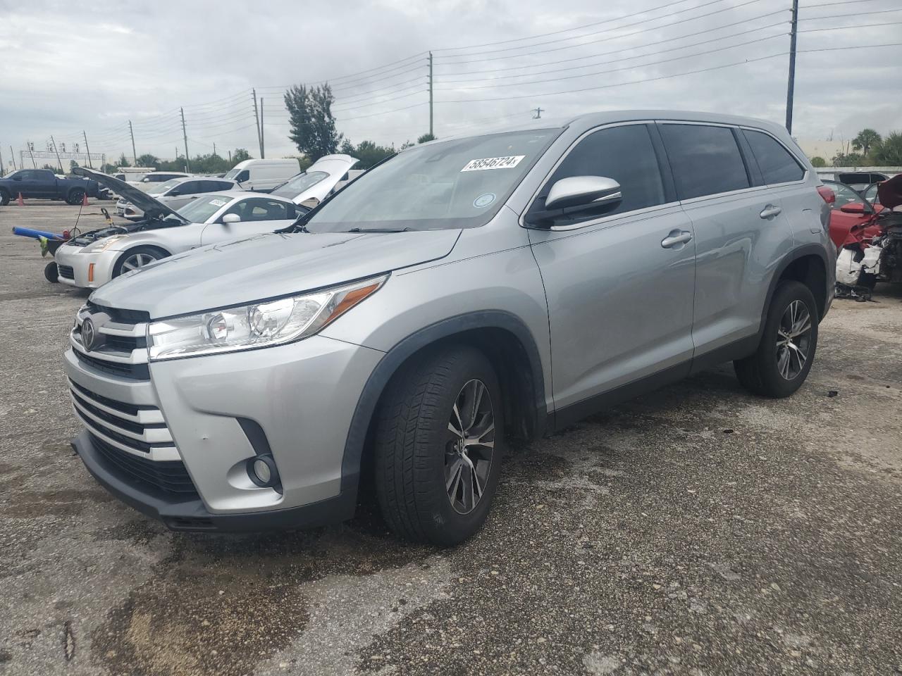 5TDZZRFH4KS340718 2019 Toyota Highlander Le