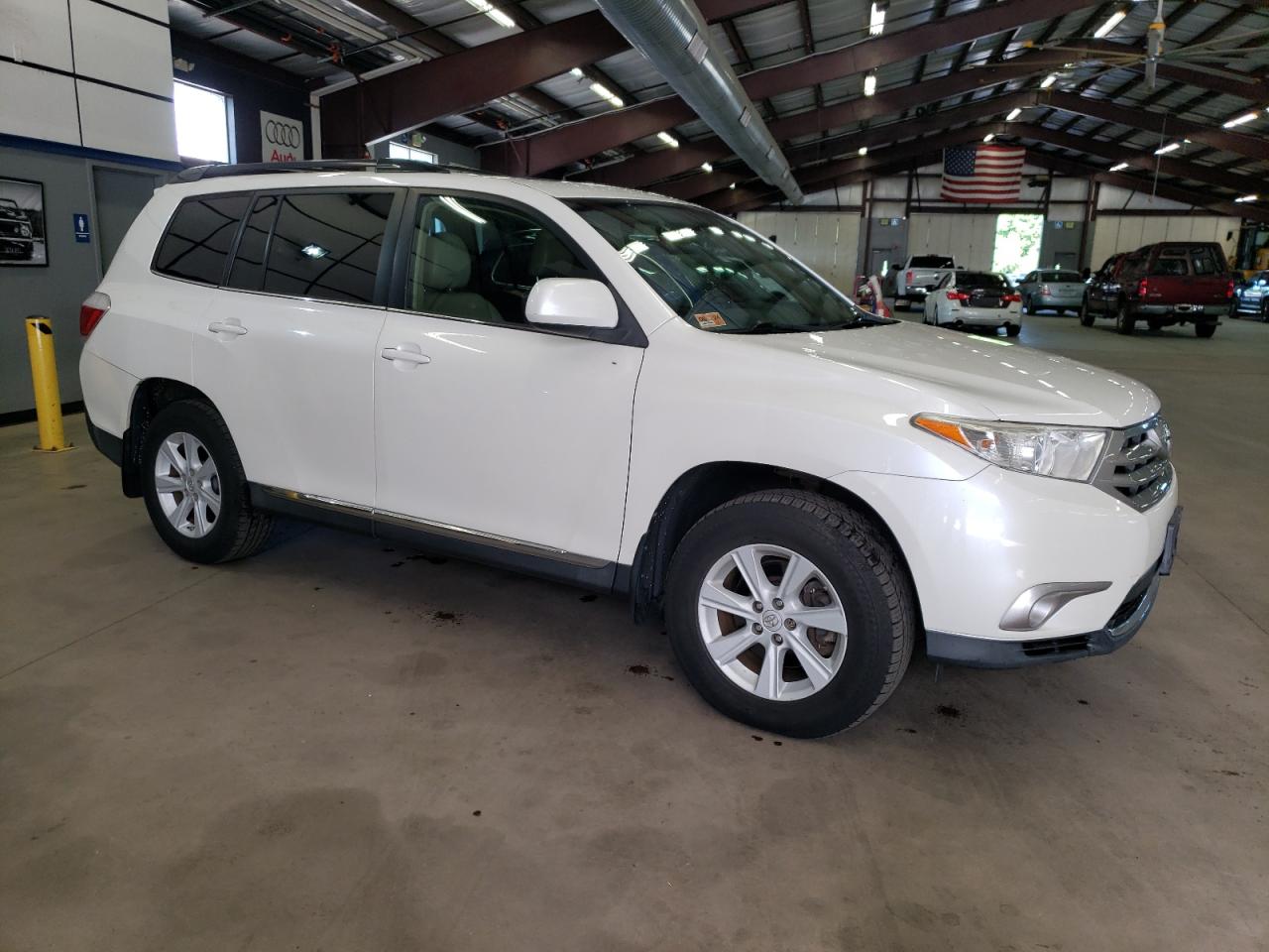 2013 Toyota Highlander Base vin: 5TDBK3EH4DS255899