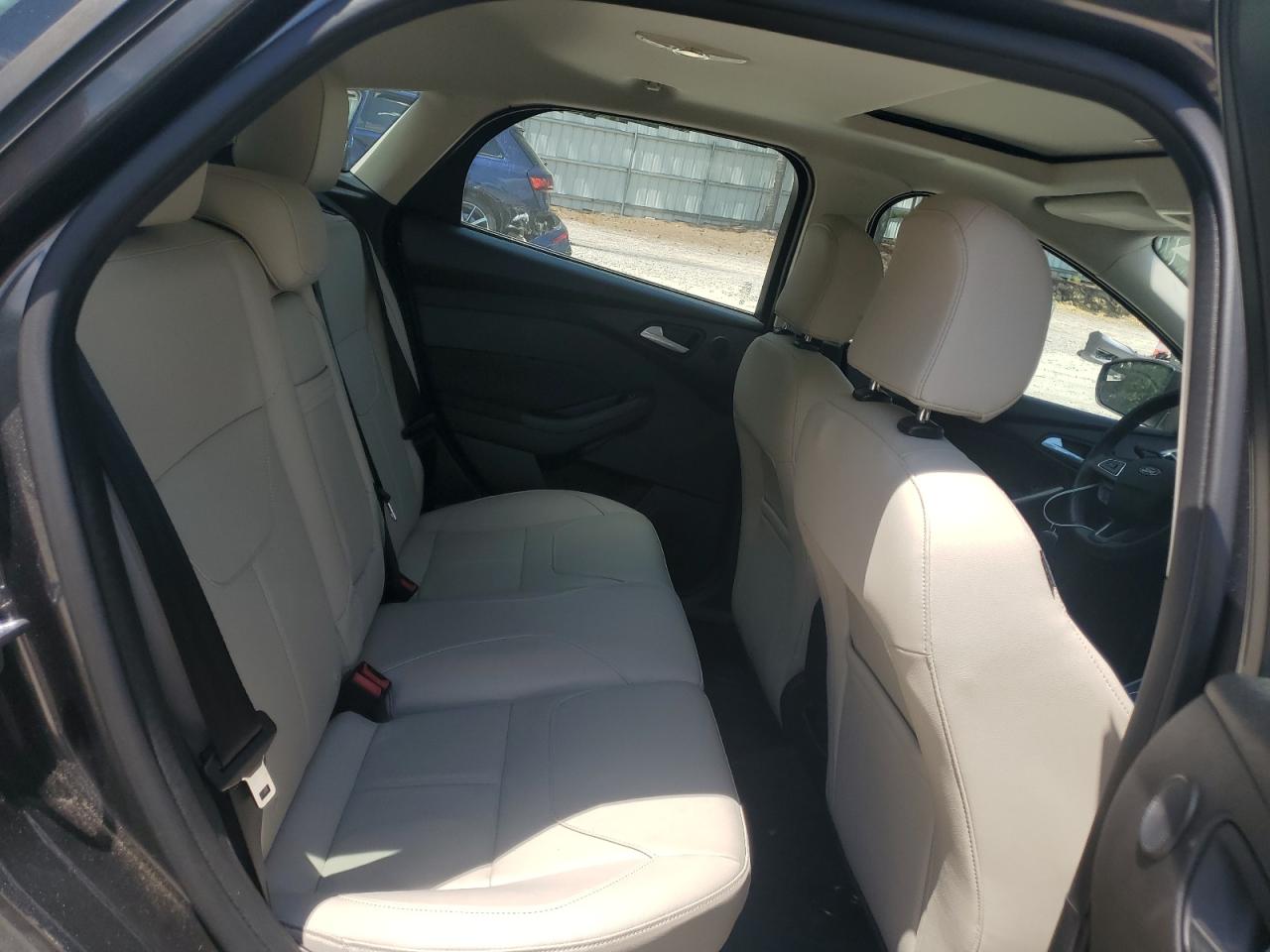 1FADP3N25FL360547 2015 Ford Focus Titanium