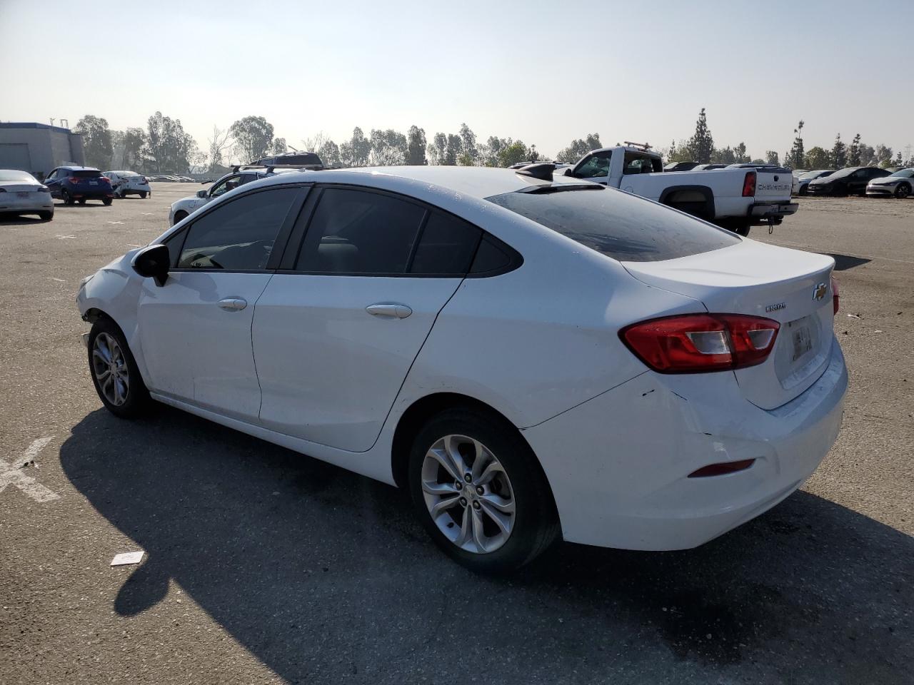 2019 Chevrolet Cruze Ls vin: 1G1BC5SM9K7118192