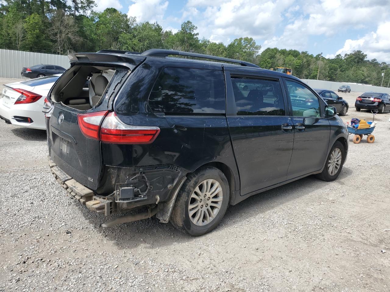 2016 Toyota Sienna Xle vin: 5TDYK3DC1GS707201