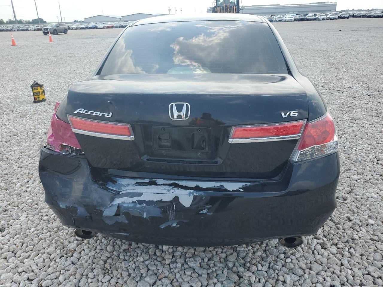 1HGCP3680BA900323 2011 Honda Accord