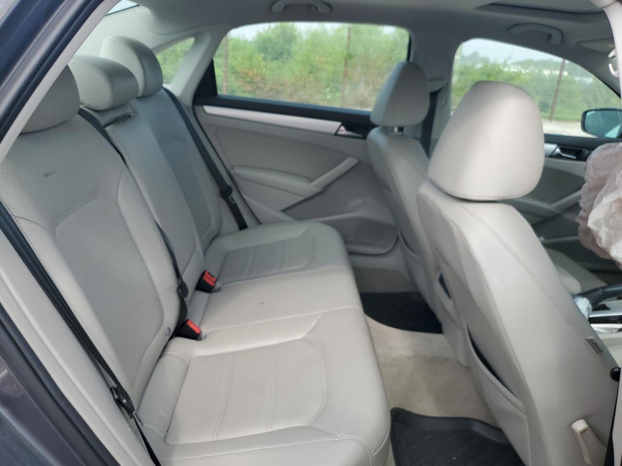 1VWBN7A30DC025865 2013 Volkswagen Passat Se
