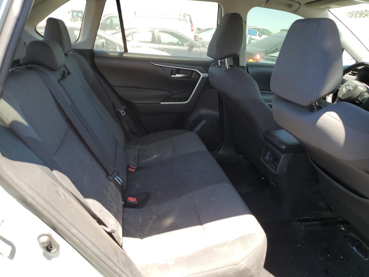 2T3W1RFV2MC085957 2021 Toyota Rav4 Xle