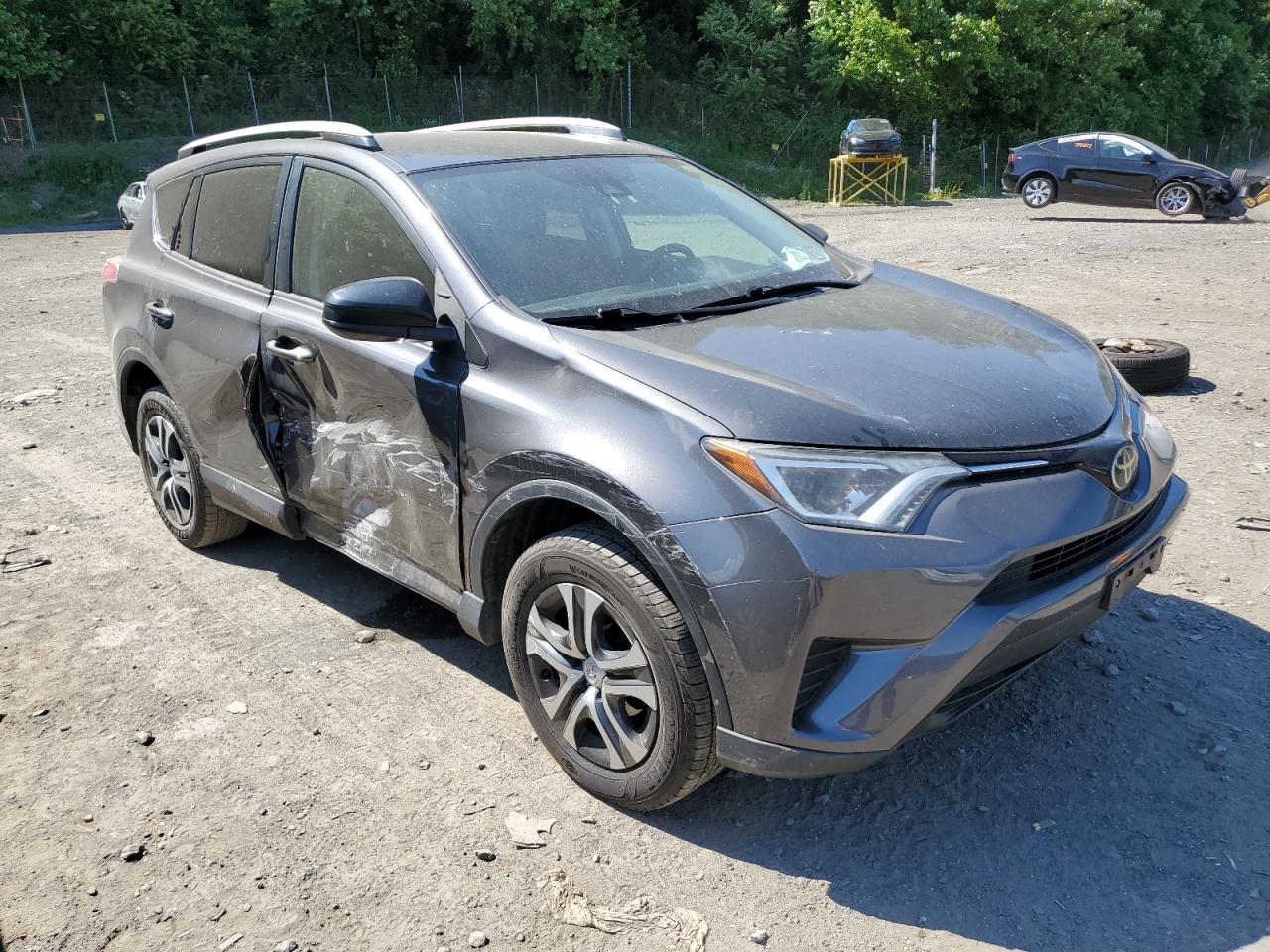 2T3BFREV0HW582690 2017 Toyota Rav4 Le