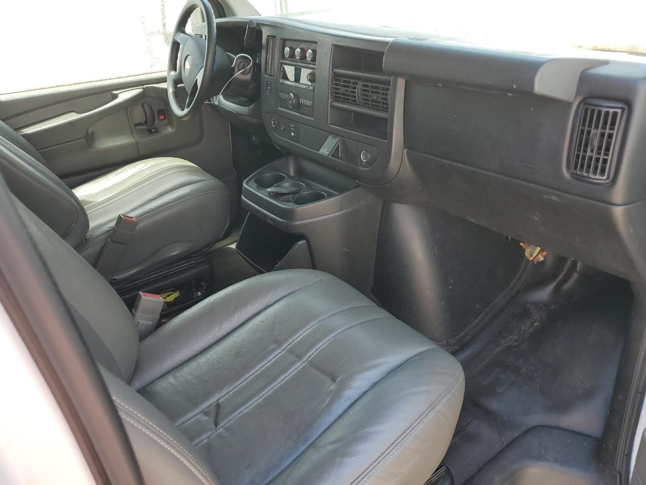 1GCWGFCF8F1107566 2015 Chevrolet Express G2500