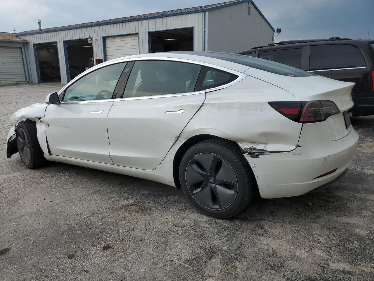 5YJ3E1EB0KF433241 2019 Tesla Model 3