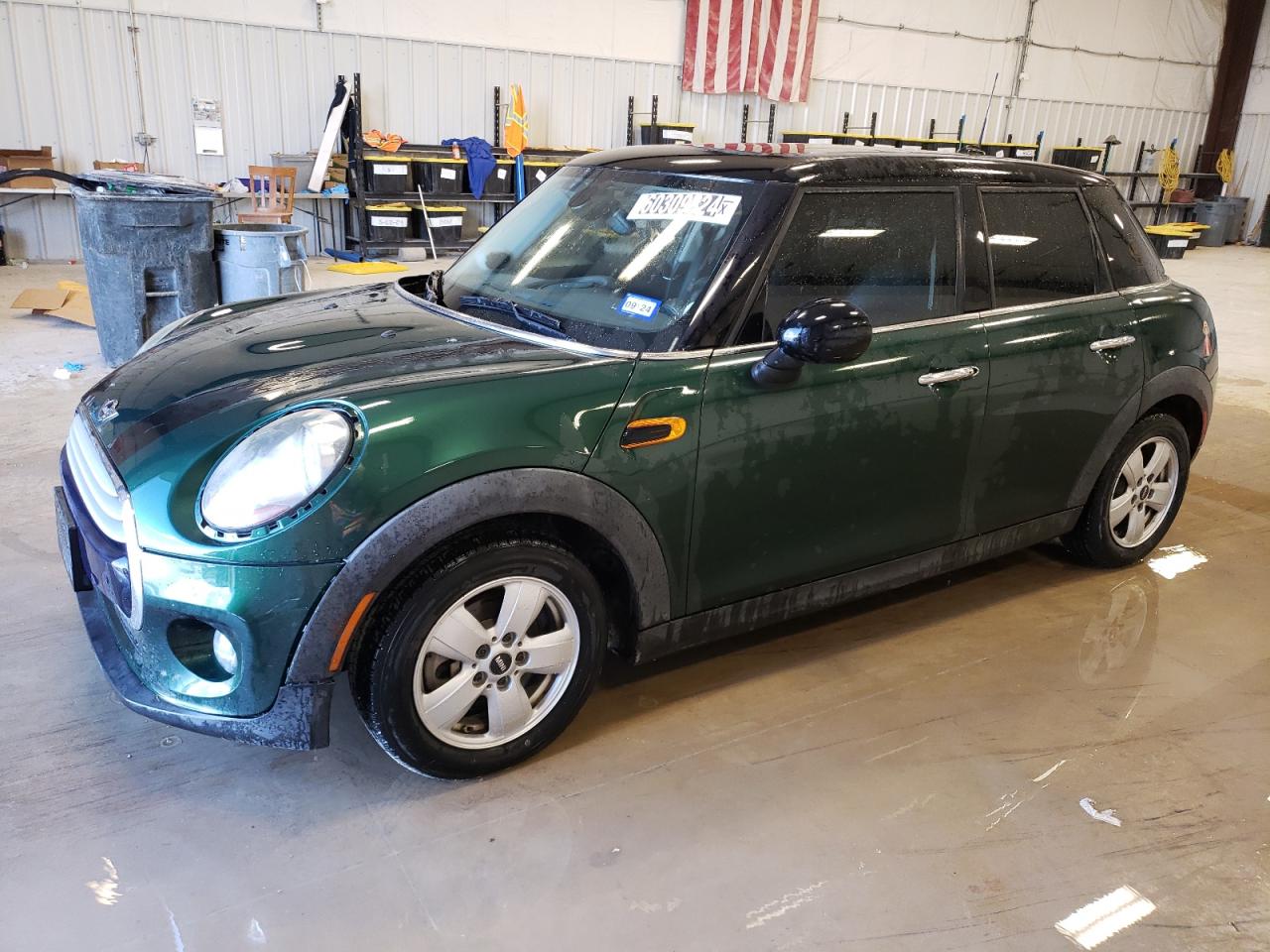 2015 Mini Cooper vin: WMWXS5C56FT830323