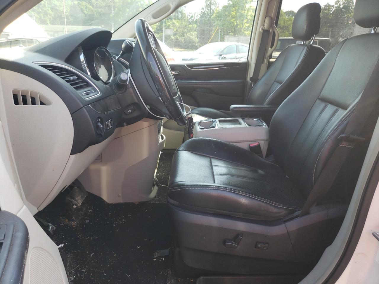 2A4RR8DG6BR712082 2011 Chrysler Town & Country Touring L