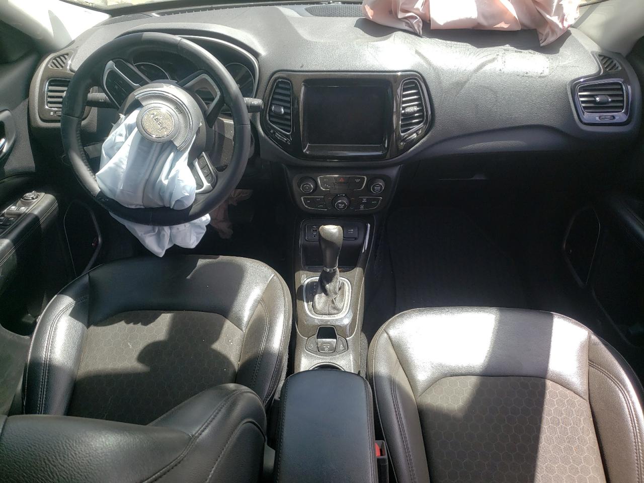 3C4NJCBB8KT843839 2019 Jeep Compass Latitude