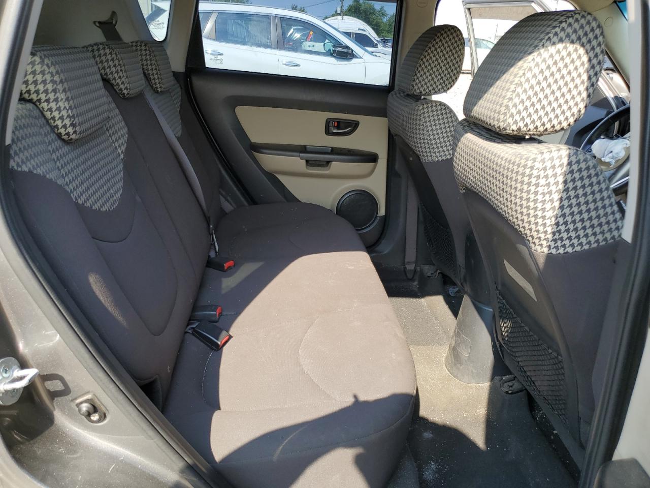 KNDJT2A27A7177256 2010 Kia Soul +