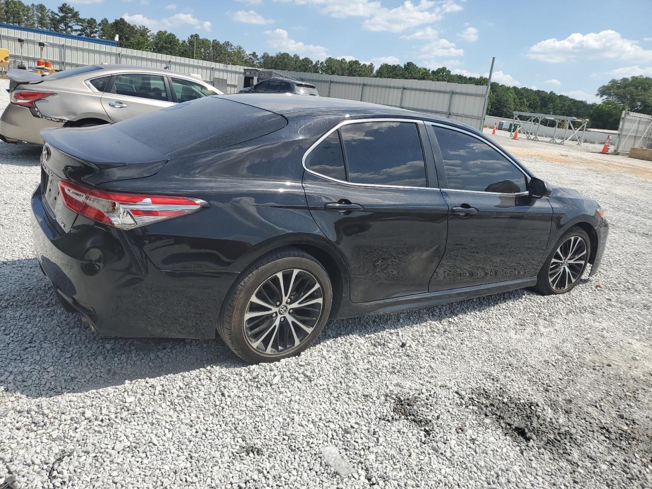 2018 Toyota Camry L vin: 4T1B11HK2JU148495