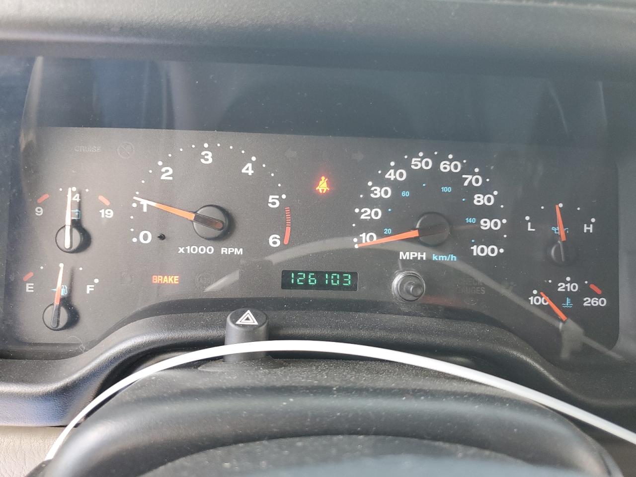 1J4FA49S05P355942 2005 Jeep Wrangler / Tj Sport