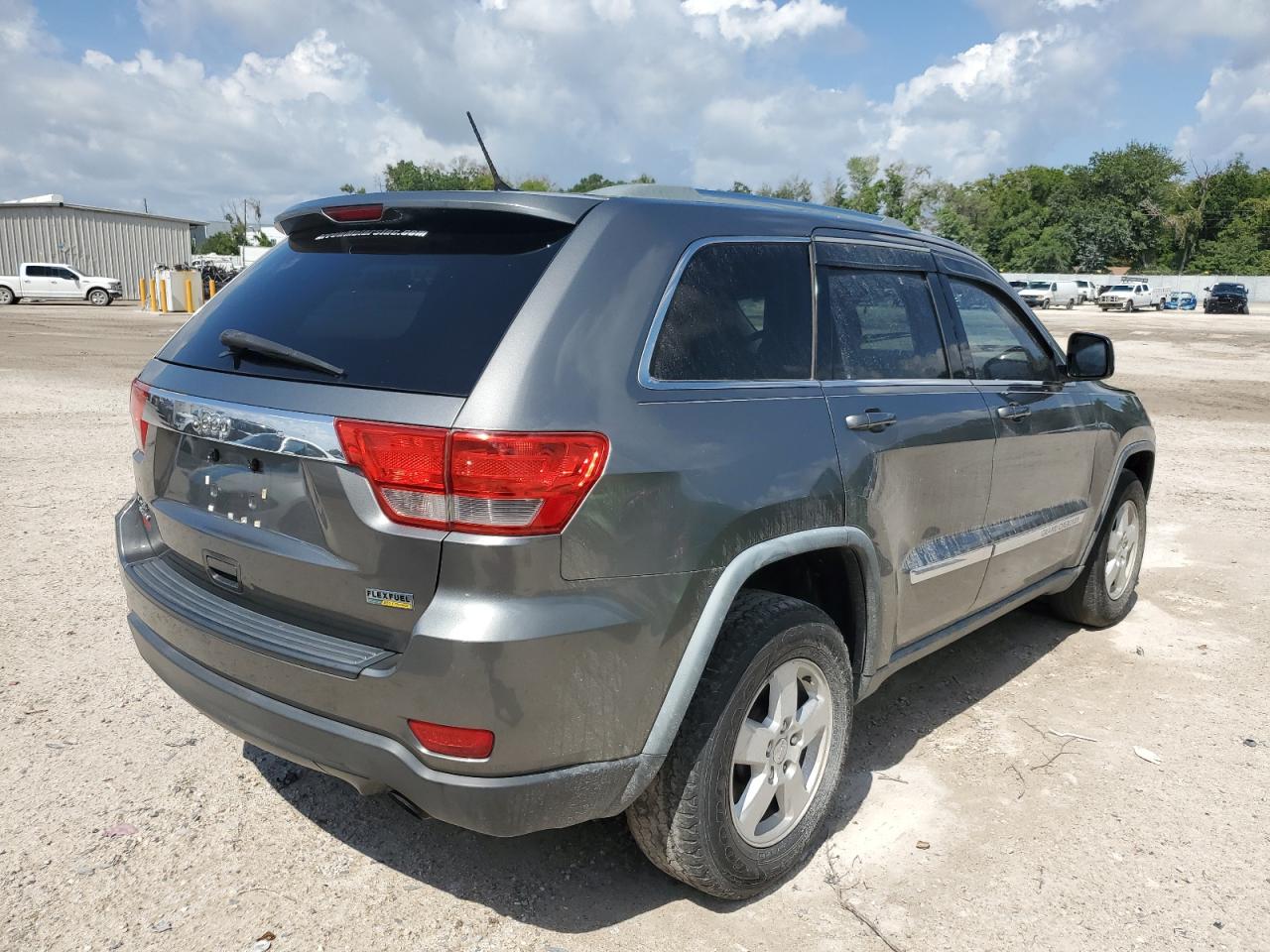 1J4RR4GG0BC690240 2011 Jeep Grand Cherokee Laredo