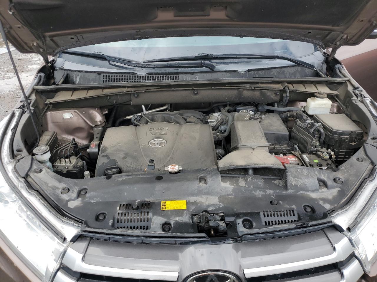 5TDJZRFH7JS880477 2018 Toyota Highlander Se