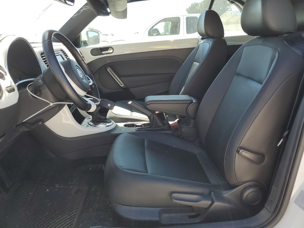 3VW5DAAT8JM507216 2018 Volkswagen Beetle S