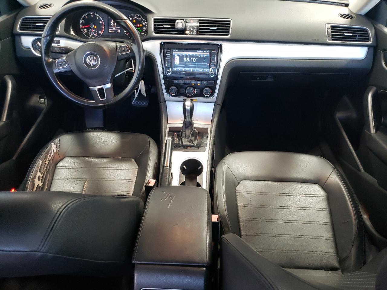 1VWBM7A38DC027379 2013 Volkswagen Passat Se