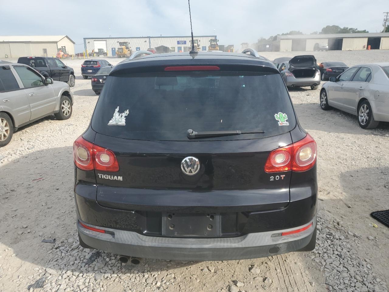 WVGAV7AX0BW512959 2011 Volkswagen Tiguan S