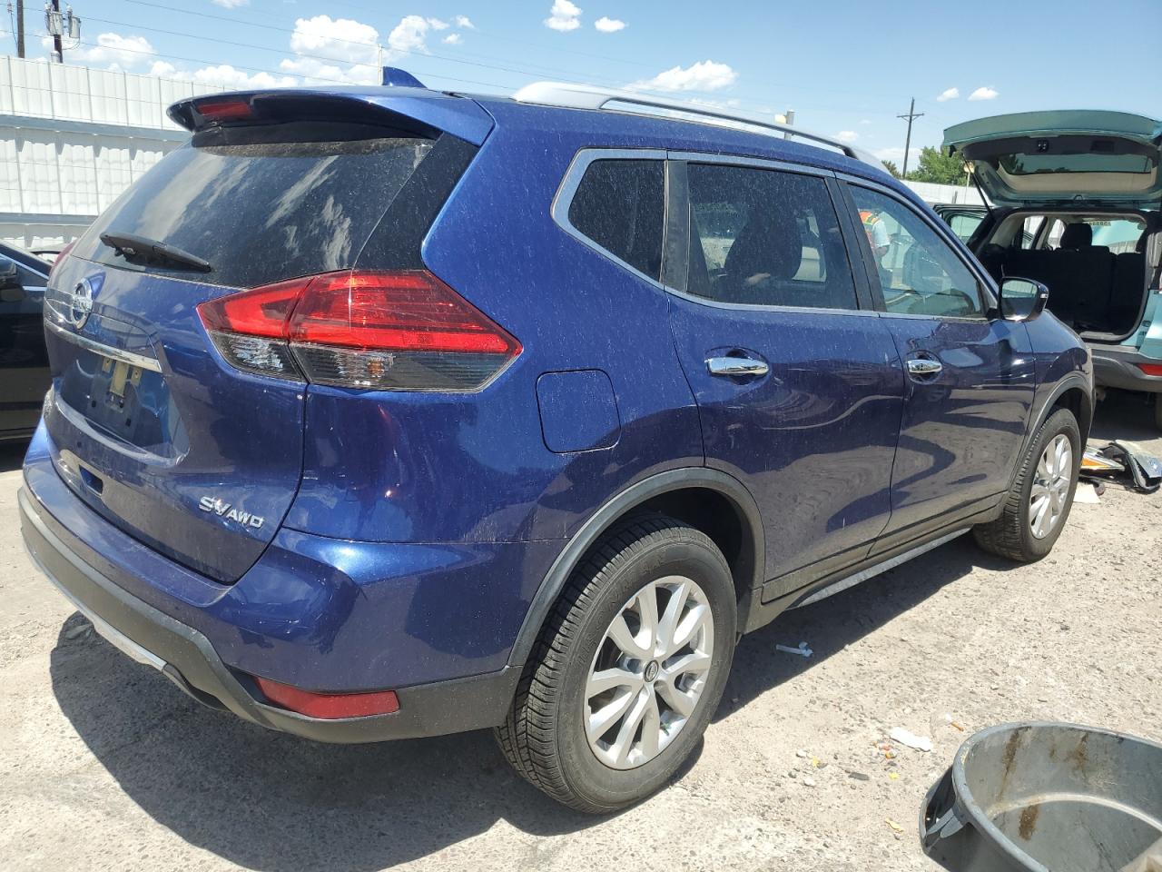 JN8AT2MV3HW015893 NISSAN ROGUE 2017