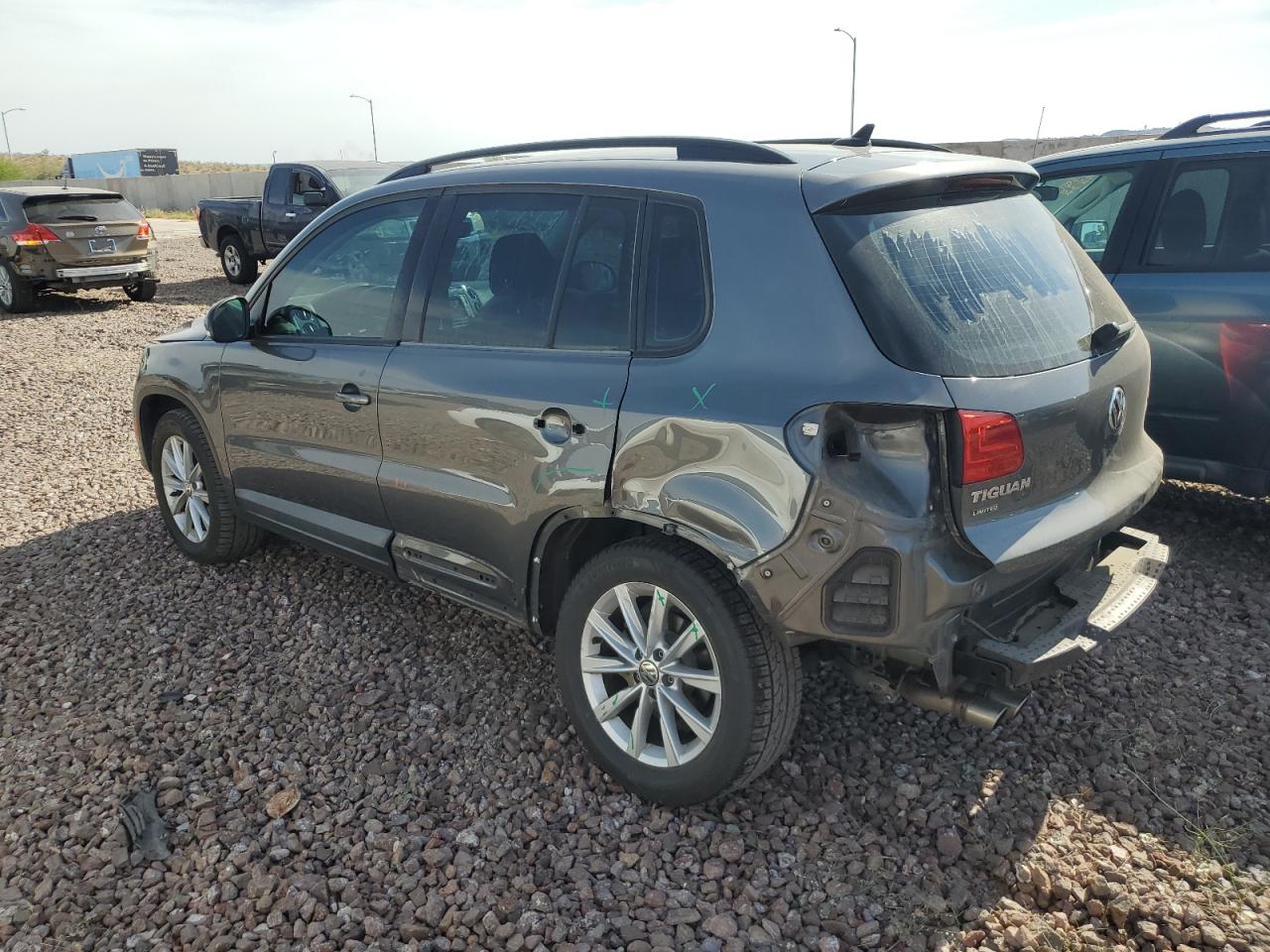 WVGAV7AX0JK002598 2018 Volkswagen Tiguan Limited