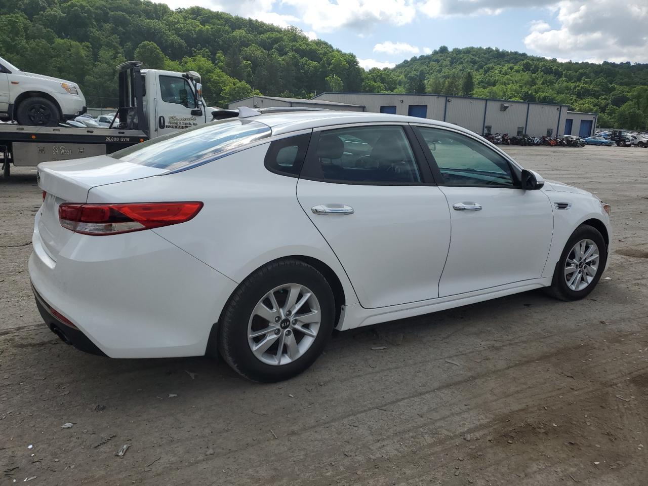 2016 Kia Optima Lx vin: 5XXGT4L36GG057069