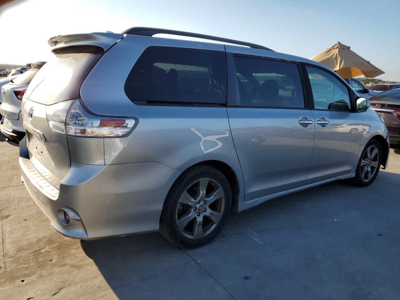 2019 Toyota Sienna Se vin: 5TDXZ3DC7KS969028