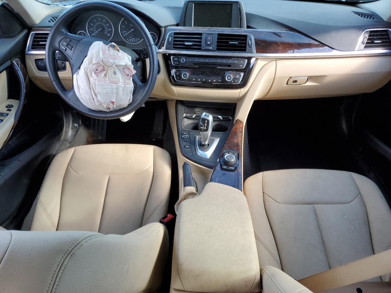 WBA8A3C38HK693145 2017 BMW 320 Xi