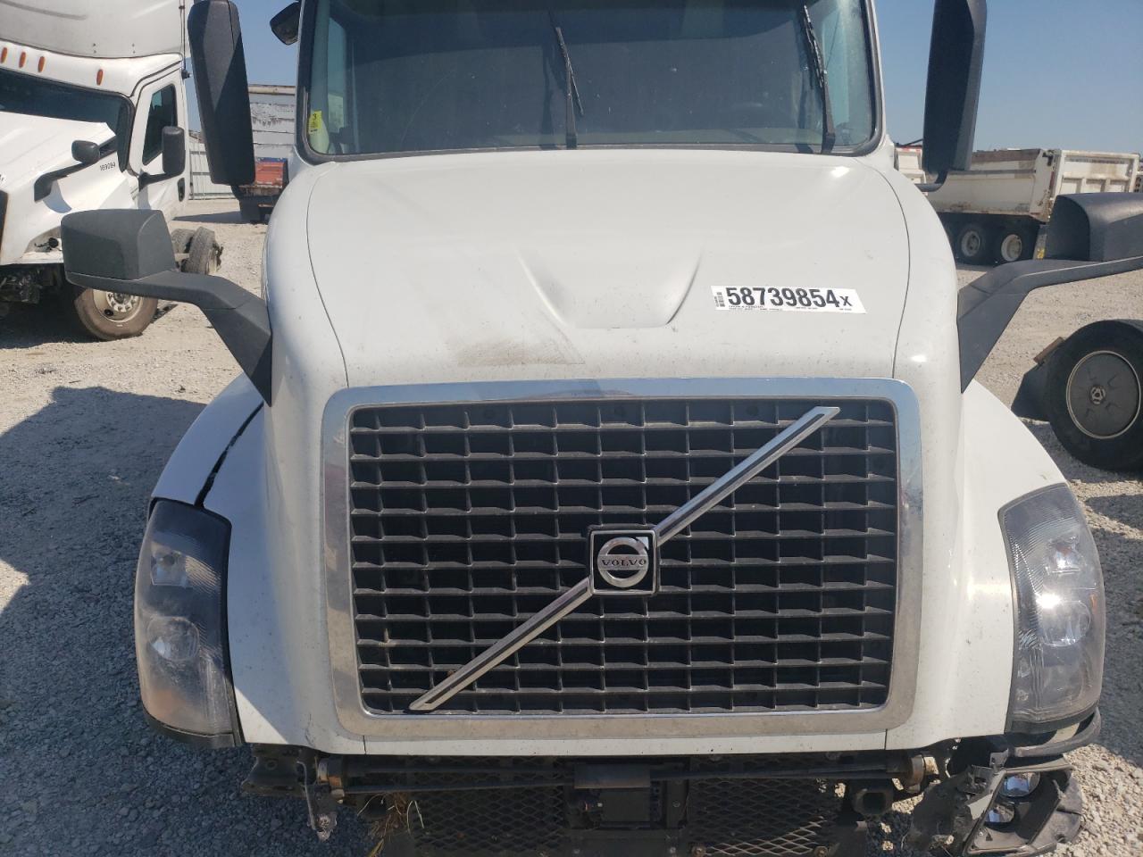 Lot #2684456598 2018 VOLVO VN VNL