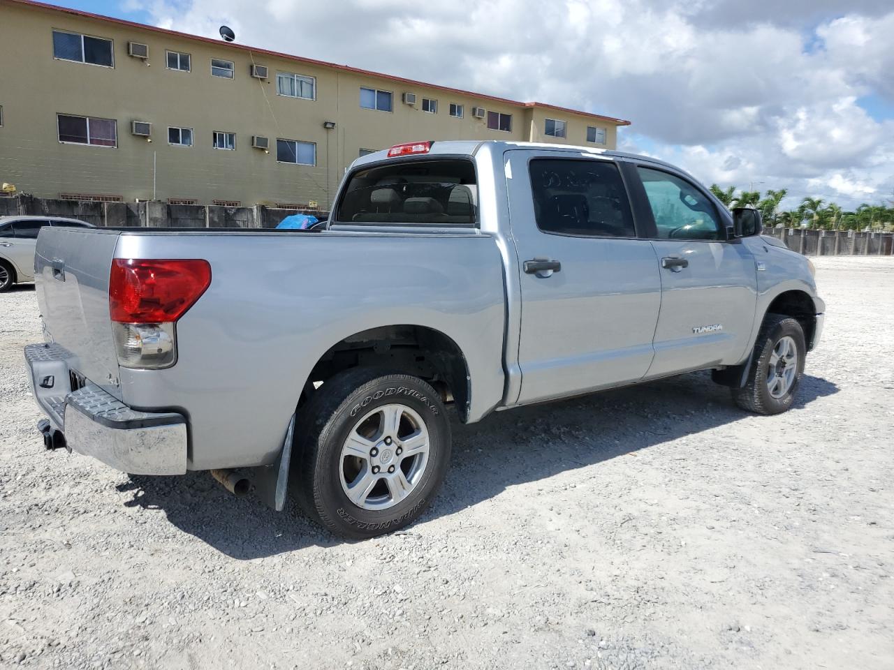 5TFDM5F14AX002121 2010 Toyota Tundra Crewmax Sr5