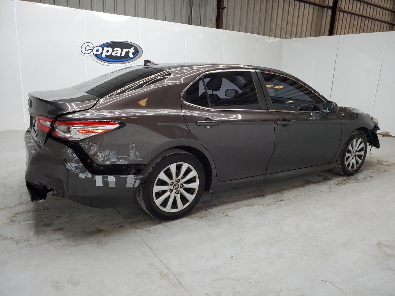 2020 Toyota Camry Le vin: 4T1C11AK6LU901706