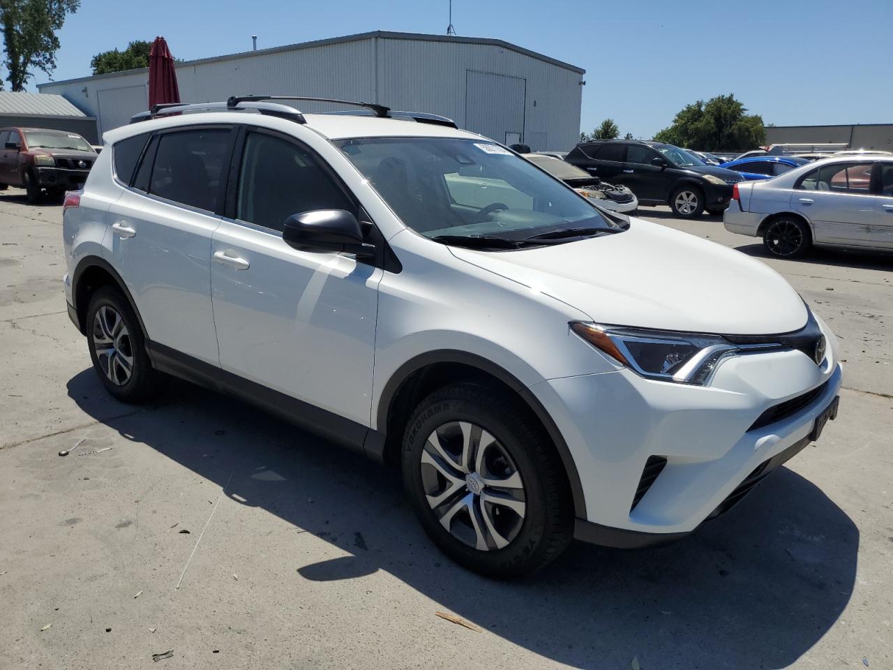 JTMBFREV9HJ123026 2017 Toyota Rav4 Le