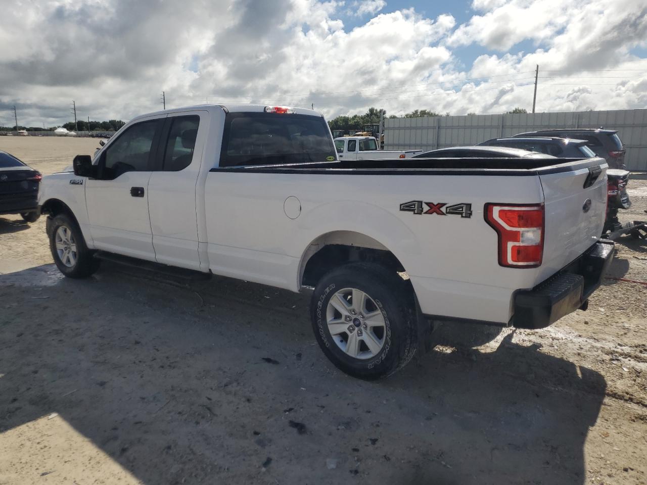 2018 Ford F150 Super Cab vin: 1FTFX1E52JKD29367