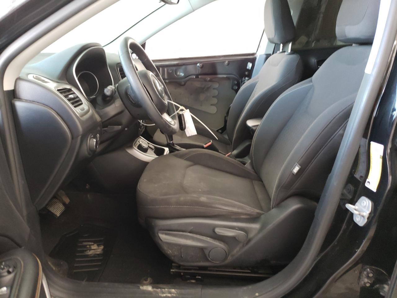 3C4NJDAB4JT153737 2018 Jeep Compass Sport