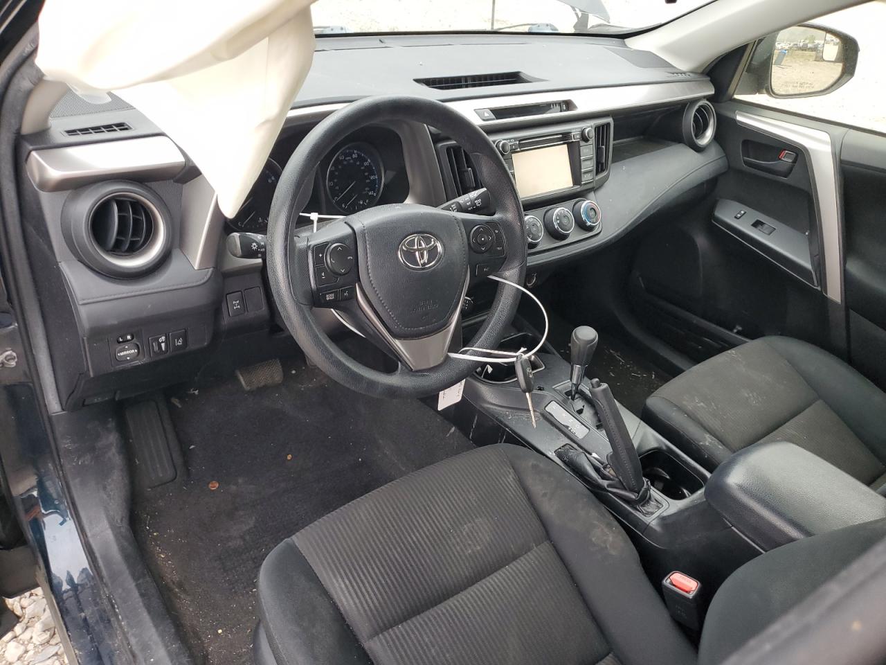 JTMBFREV2HJ702777 2017 Toyota Rav4 Le