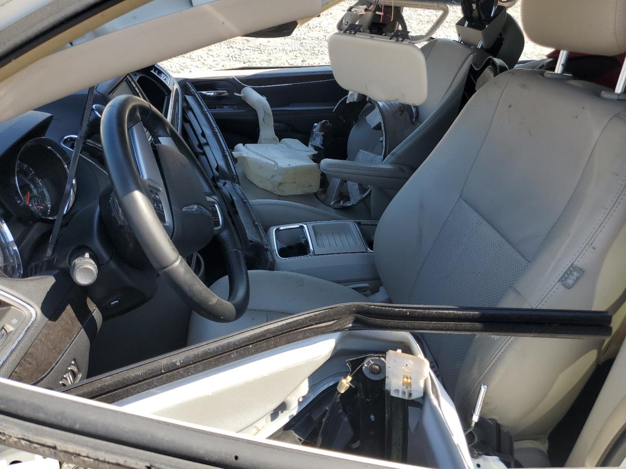 2A4RR8DG0BR611104 2011 Chrysler Town & Country Touring L