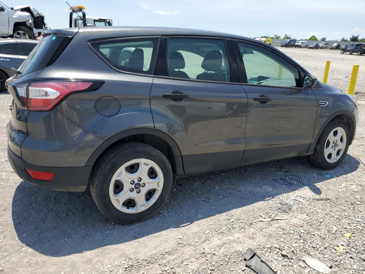 1FMCU0F76HUB77318 FORD ESCAPE 2017