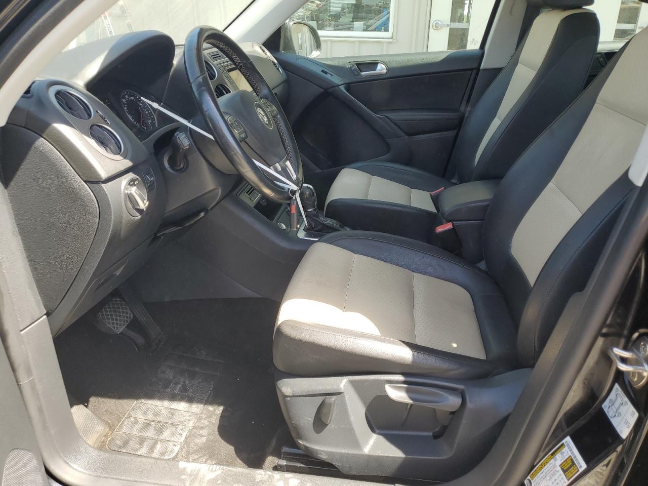 WVGAV7AX8GW592504 2016 Volkswagen Tiguan S