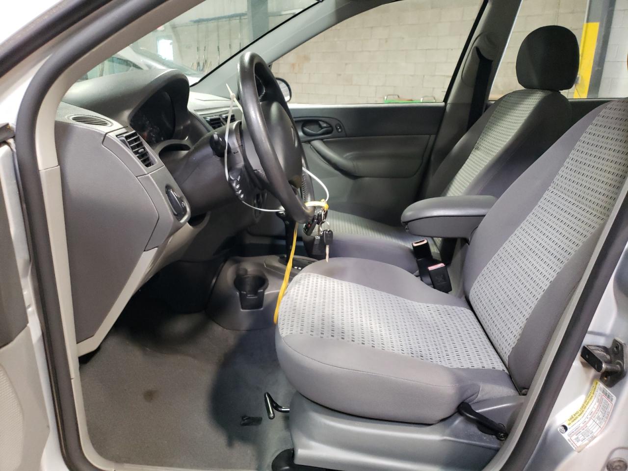 1FAFP34N75W291667 2005 Ford Focus Zx4