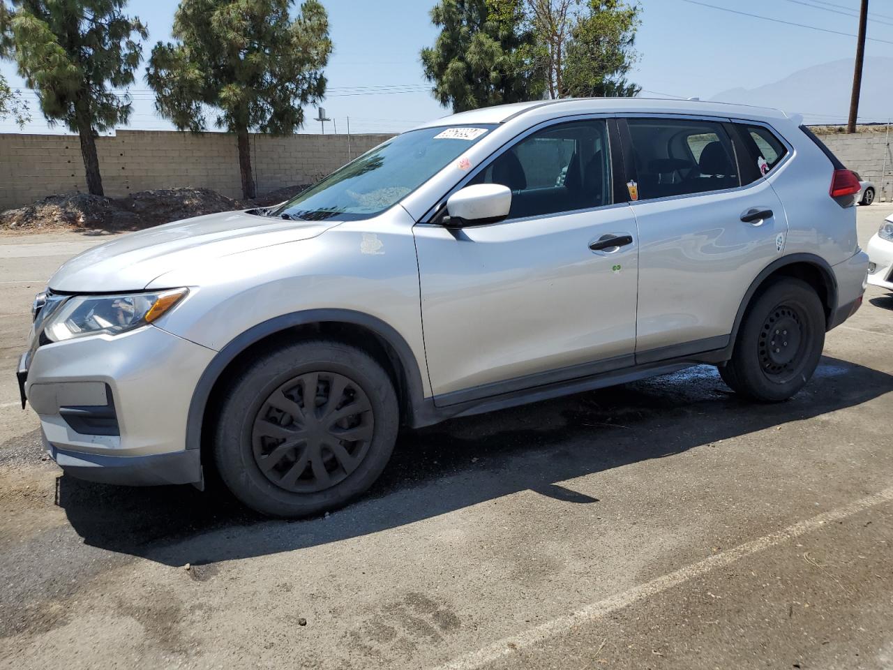 KNMAT2MT5HP555279 NISSAN ROGUE 2017