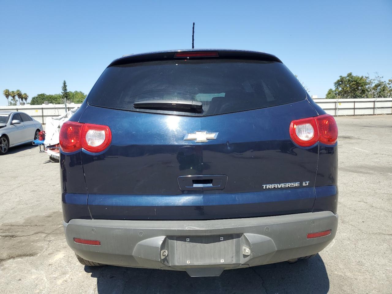 1GNKRGED0CJ262027 2012 Chevrolet Traverse Lt