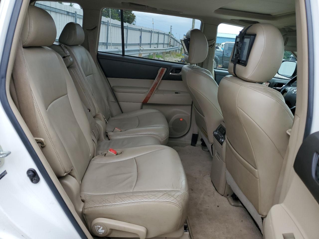 5TDDK3EH8AS024489 2010 Toyota Highlander Limited